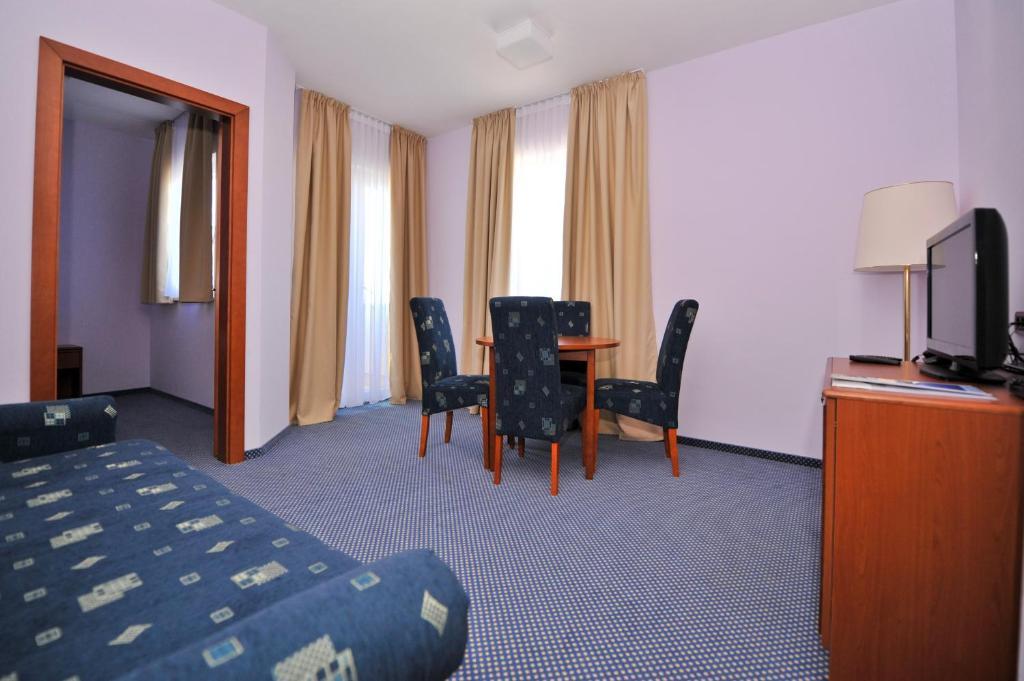 Villa Kastel ปอฟเลียนา ภายนอก รูปภาพ